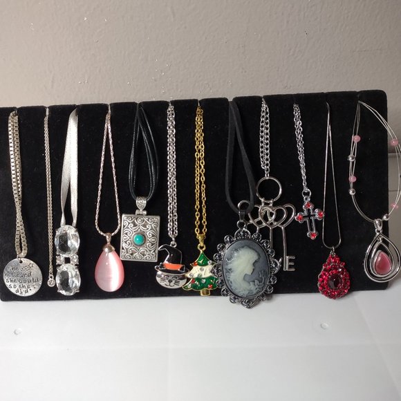 Lot Of 12 Pendant Necklaces - Picture 1 of 11
